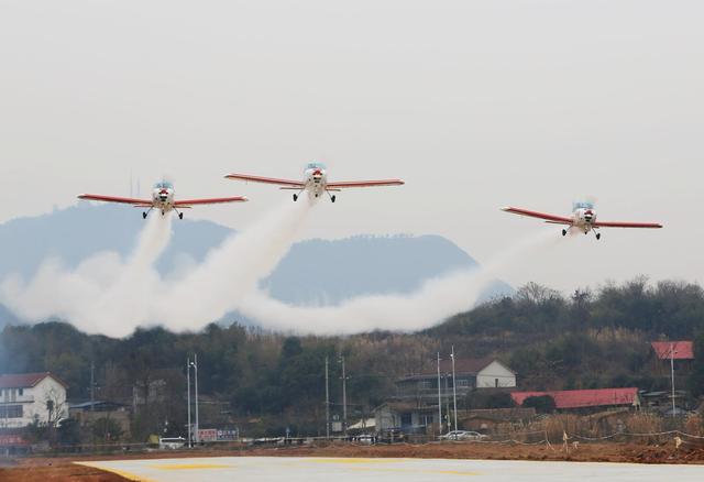 湘西北地区首个低空飞行营地开营,打造低空经济新增长点(图1) 湘西北地区首个低空飞行营地开营,打造低空经济新增长点(图1)